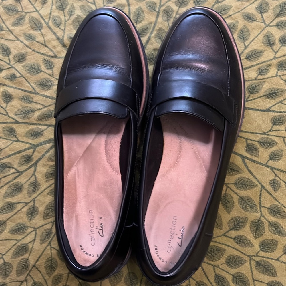 Clark’s vegan leather loafer sz10